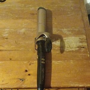 Professional Black and Gold Curling Iron